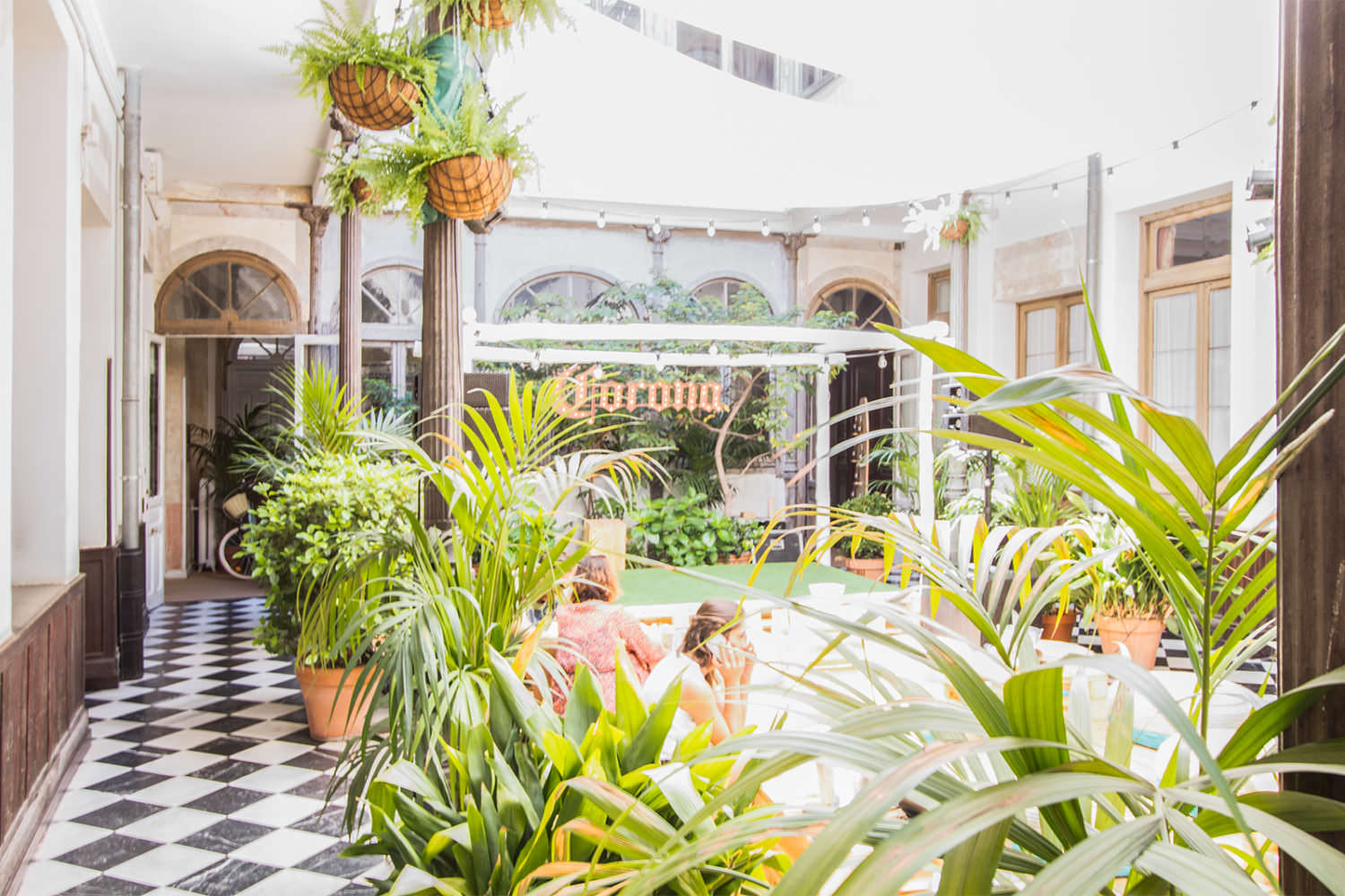 Casa Corona. La terraza secreta del verano en Chueca.