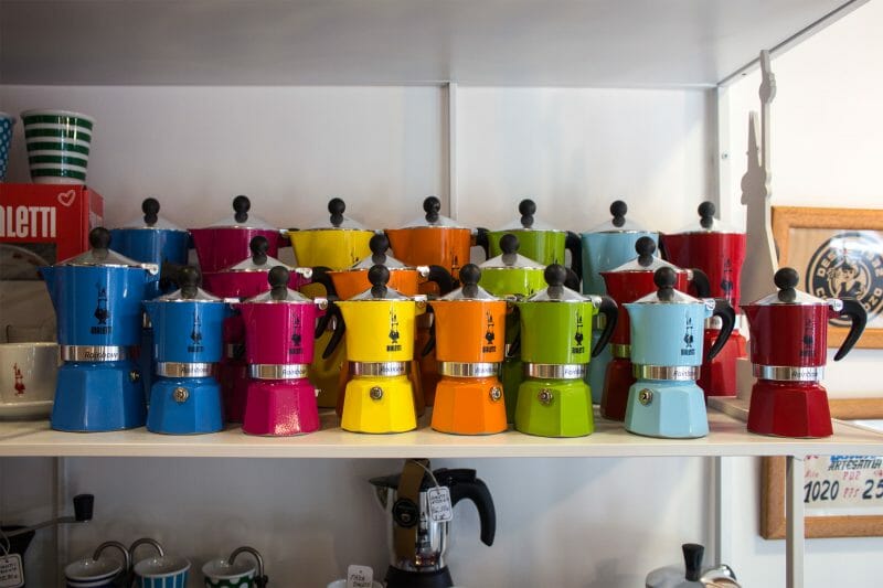 MADRID-COOL-BLOG-CAFES-POZO-bialetti-colores-G