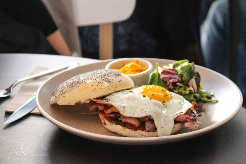 "Morning Bacon Burger" con huevo de Federal Café. Foto de Madrid Cool Blog.
